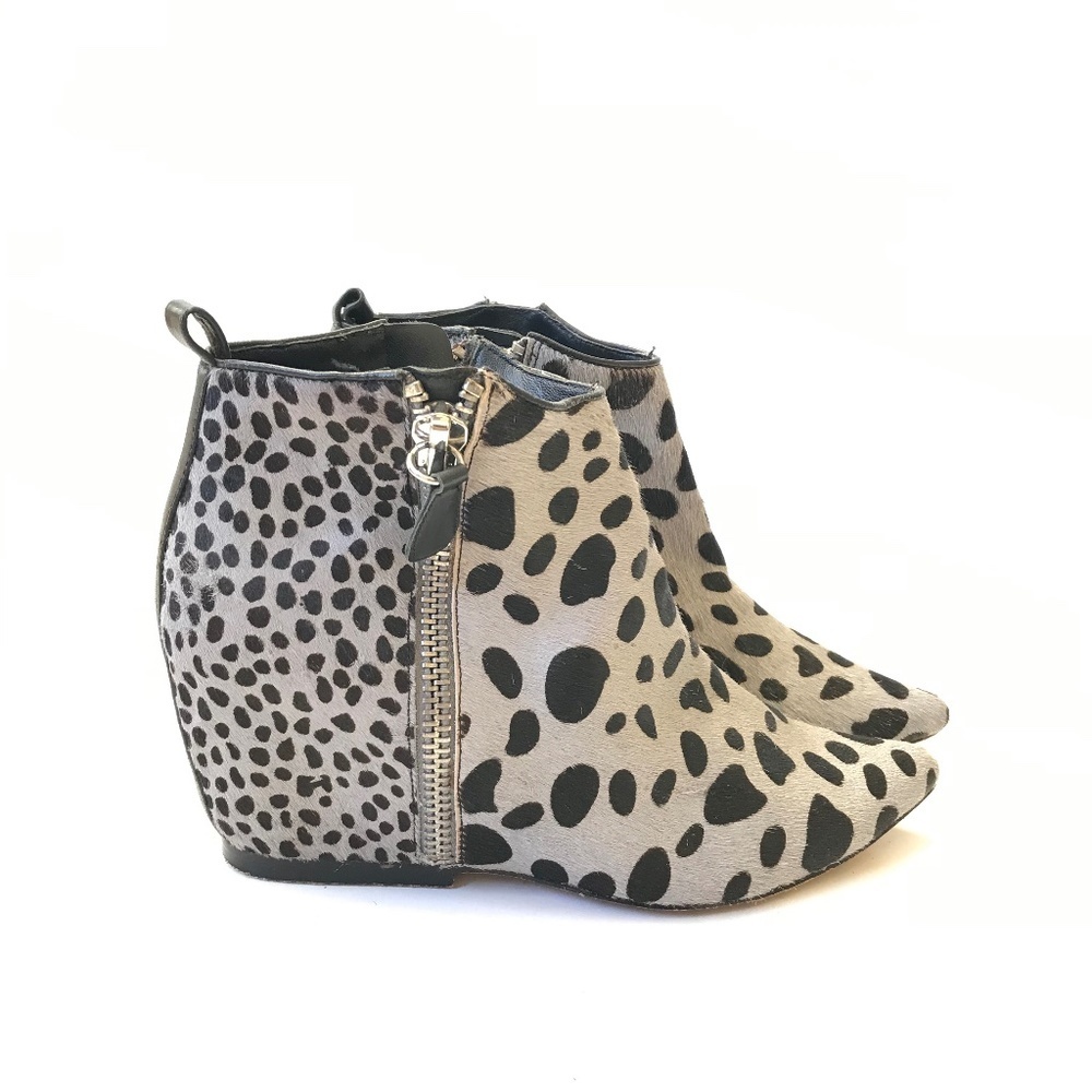 Isa Tapia Wedge Printed Boots Bootie Womens 38 8 Gray Black Dual Zip Calf Hair